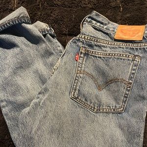 Levi’s 30. White oak wedgie fit
